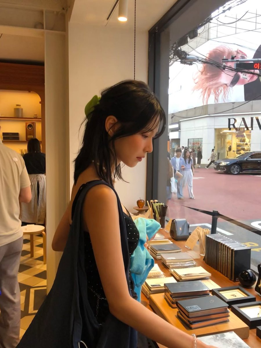 jheoniie's tweet photo. your summer girlfriend, heoni🍯 https://t.co/DQVnoQTc5s