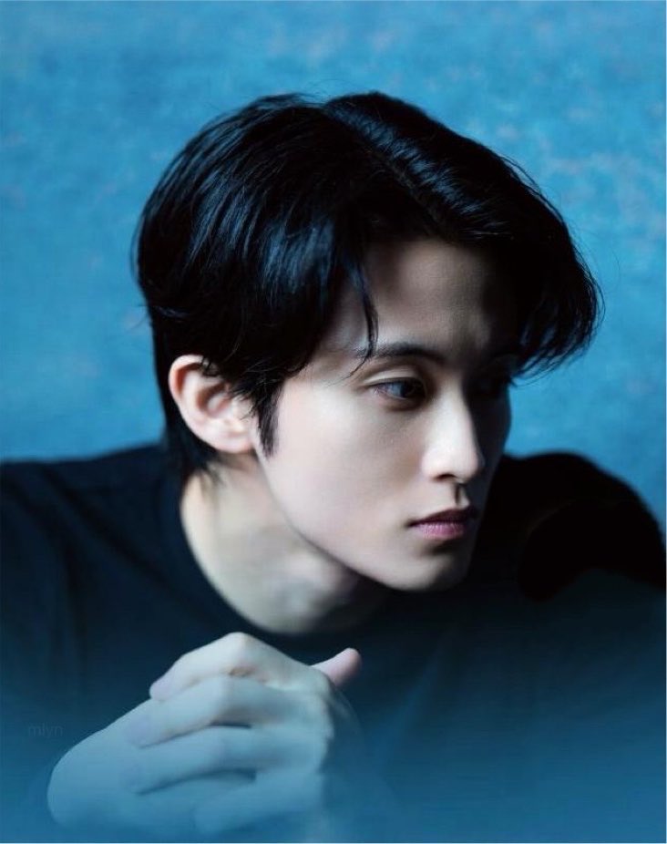 onyourelle's tweet photo. หล่อเนาะ สมฐานะท่านมากอะ
CEO Mark Lee
Soloist Mark Lee
Model Mark Lee
Songwriter Mark Lee
Producer Mark Lee
Actor Mark Lee (ห้ะ) https://t.co/G8BVYEIxVO