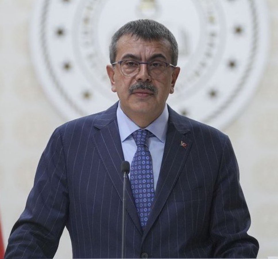 slmhktn's tweet photo. 🗣️ Milli Eğitim Bakanı Yusuf Tekin:

▪️Aydınlanma dediğimiz şey, Batı’nın kendi Orta Çağ’ından kurtuluşudur. Niçin onların “karanlık çağ” tanımlamasını kendi medeniyetimiz için kullanalım?

▪️Bize ait olan bütün değerleri, eski Türk devletlerini, Selçukluları ve Osmanlı’yı kendi geçmişimiz olarak kabul edip, gurur duyacağımız bir şekilde çocuklarımıza anlatmalıyız.