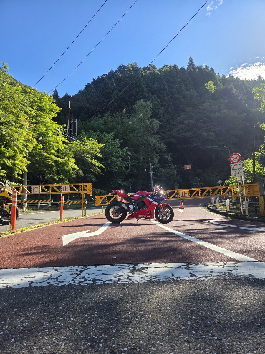 SC82_asa's tweet photo. 本日はCBRで初お山へ
楽しかったー
しかしこのバイク暑い🥵 https://t.co/b8hUY1ygj7