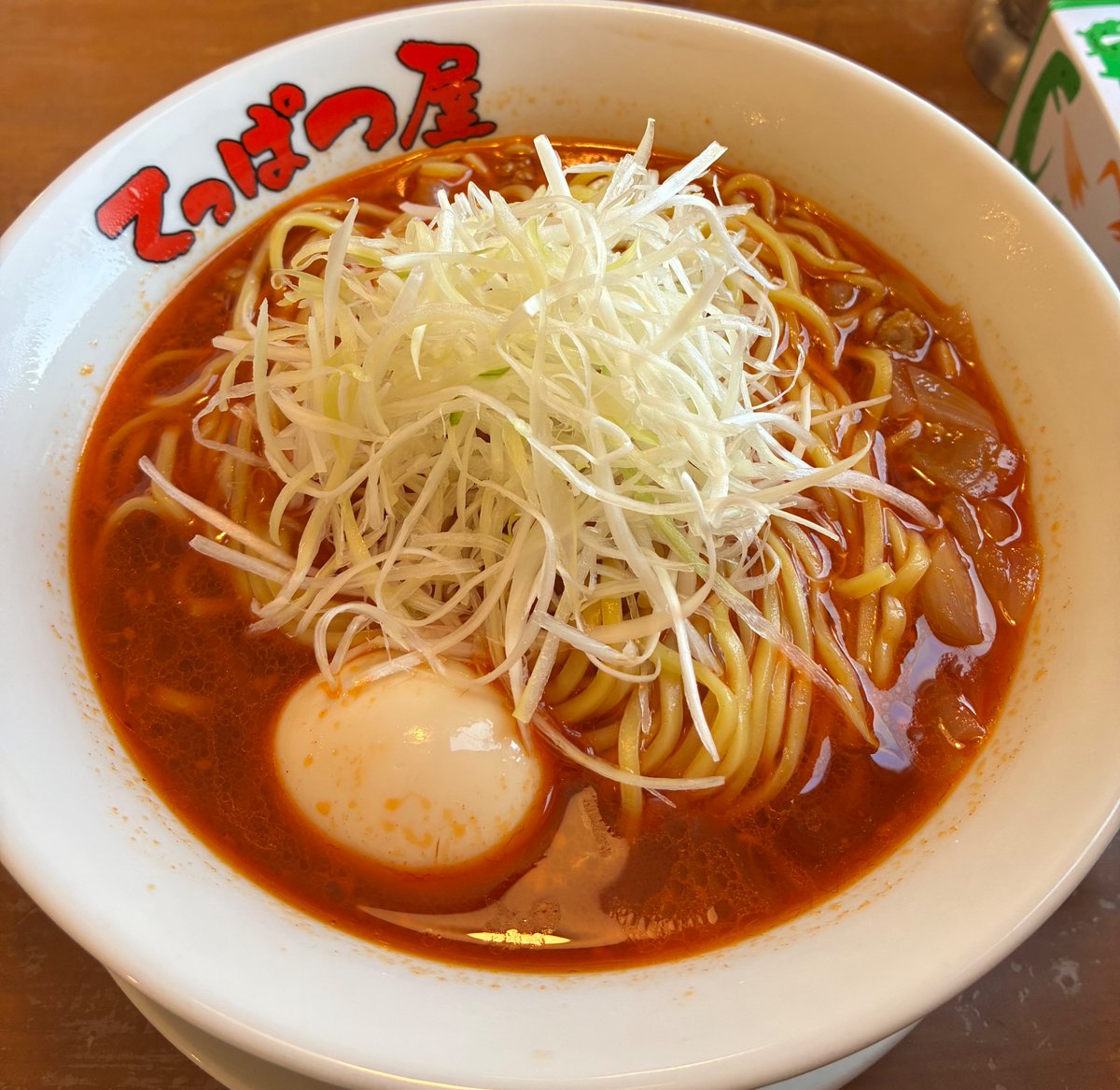 saikyoboy's tweet photo. 勝浦のてっぱつ屋でラーメン🍜✊😠❤️‍🔥
勝浦タンタンメン大盛り味玉。
他の店舗より気持ち辛味が強かった
そして勝タンで中太麺は初めてかも
これがコシが強くて味も染みててワシワシ食せた
甘味の効いた玉葱も挽肉も実に美味い!!
まだまだ勝タンの世界は奥深いと思えた一杯
ごちそうさまでした！🫠🙏✨ https://t.co/dRs0o284Ub