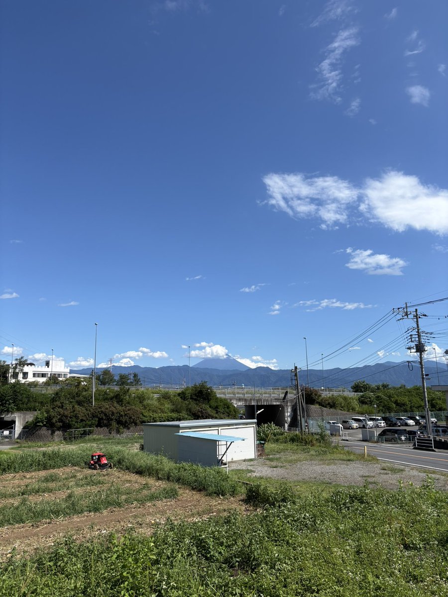 ibmusicstudio's tweet photo. 甲斐市龍地🐉

#イマソラ #今空 #山梨県 #甲斐市 #富士山 https://t.co/DVMSVcWNCF