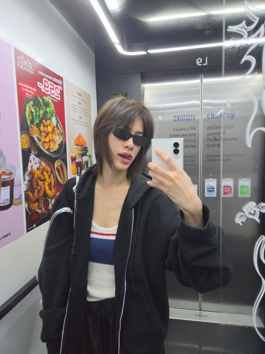 mmphint's tweet photo. หล่อครับ ชอบครับ รักเลยครับ🤟🏻✨

#emiamily https://t.co/OThypX6Rco