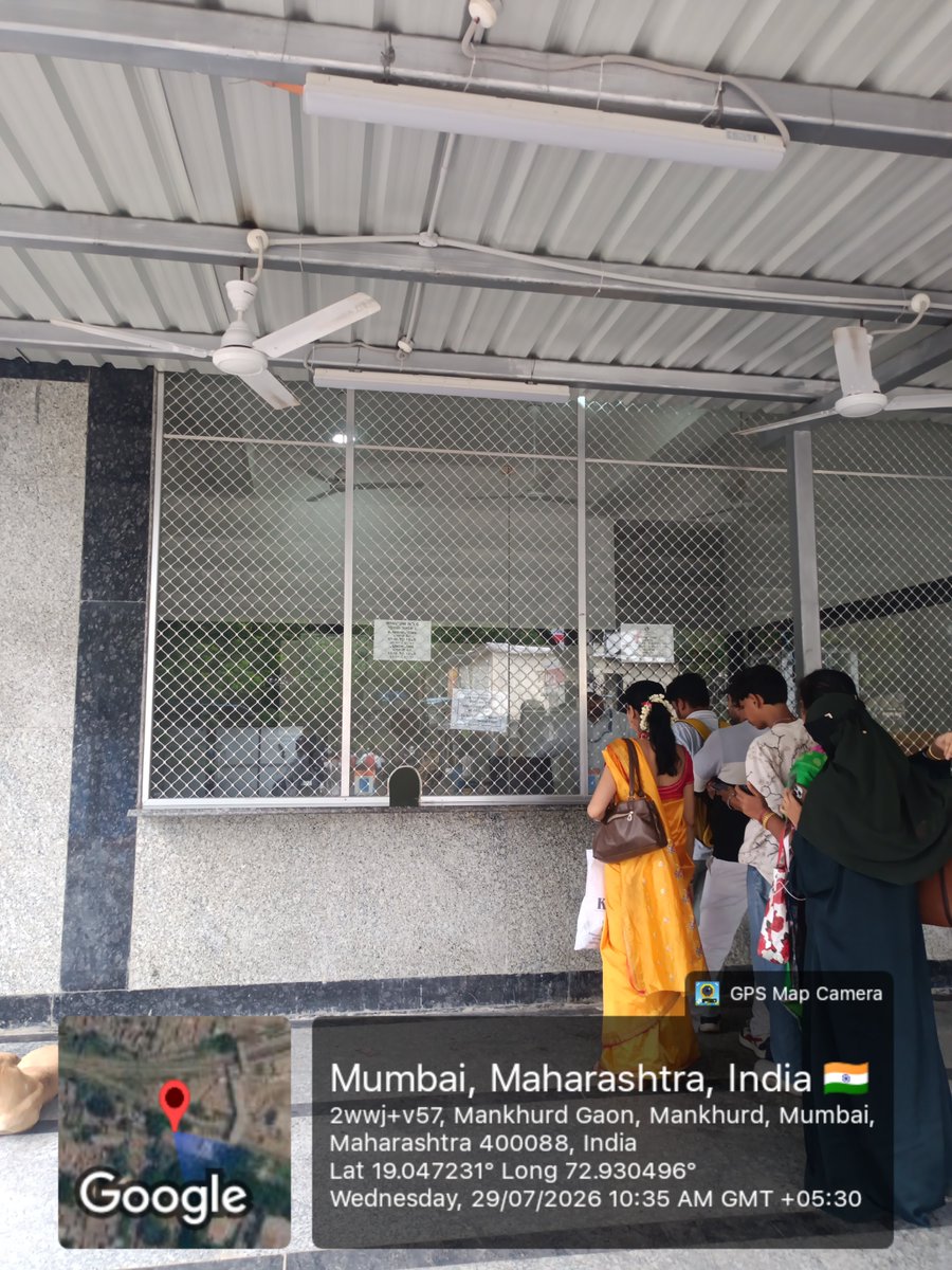 khanadvocate25's tweet photo. @drmbct @srdcmmumbaicr @drmmumbaicr At mankhurd railway station This is everyday problem face by passenger only one ticket window is working other staff is always take break in morning working hrs earlier also complaint but no action taken fan are off https://t.co/78bLOoq3R5