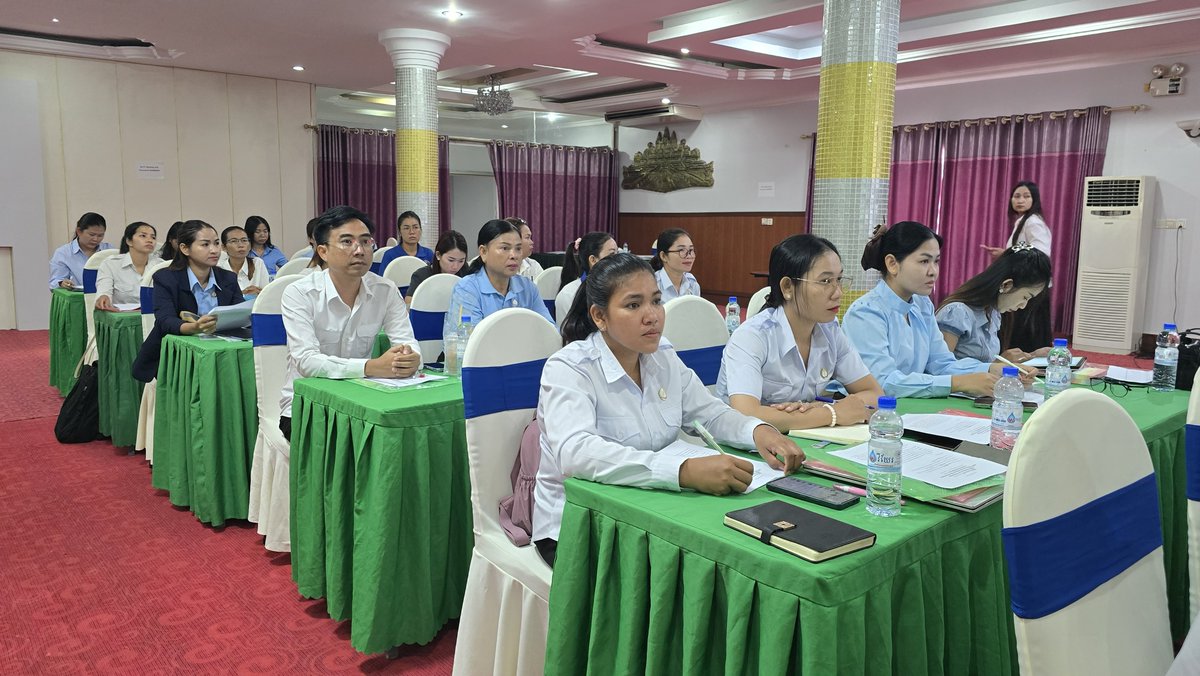 UNFPACambodia's tweet photo. Data saves lives!
At the final training, @UNFPA & @MohCambodia used a new data tool to assess the #EmONC to ensure every birth is a happy moment.
With thanks to Gov't of Australia for funding this life-saving work!
Goal: Zero preventable maternal & newborn deaths.
#DFAT #TUSIP https://t.co/s8cCR7ALJw