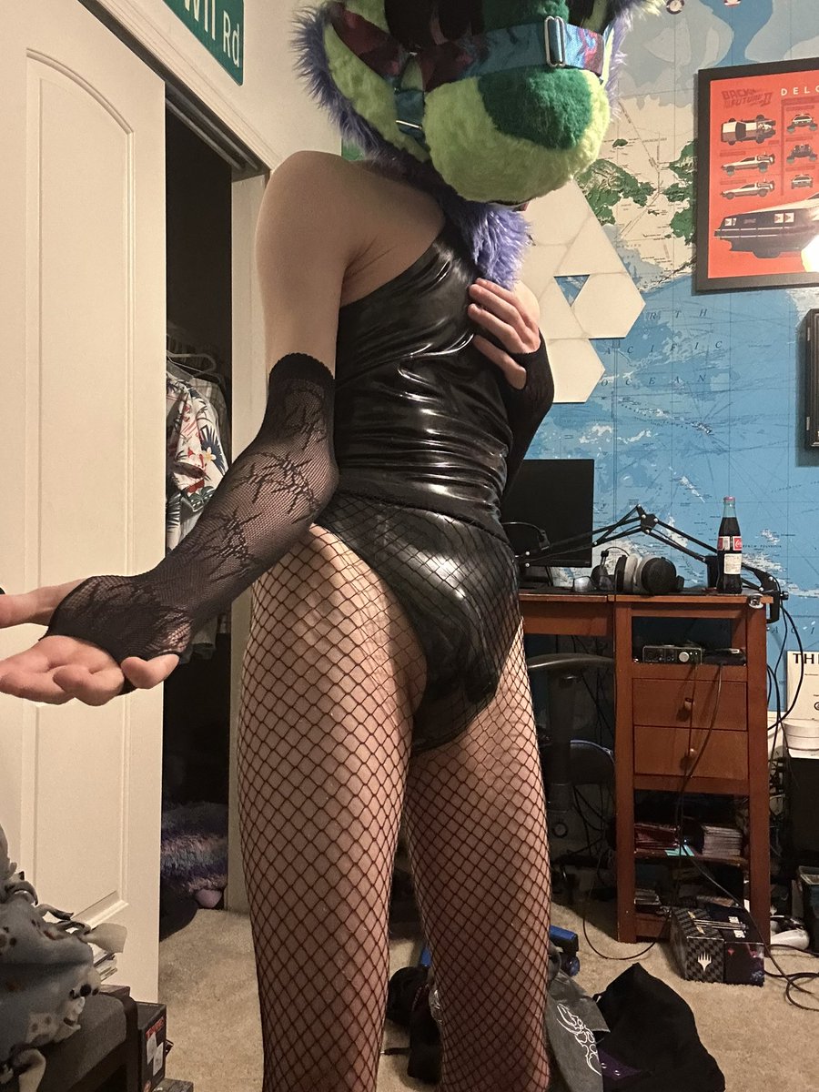 EmeraldDaDerg's tweet photo. What do yall think of latex + fishnets? (Also this doesn’t make my add look fat right?)
#furry #latexfur #latexsuit https://t.co/EH0snhM6ET