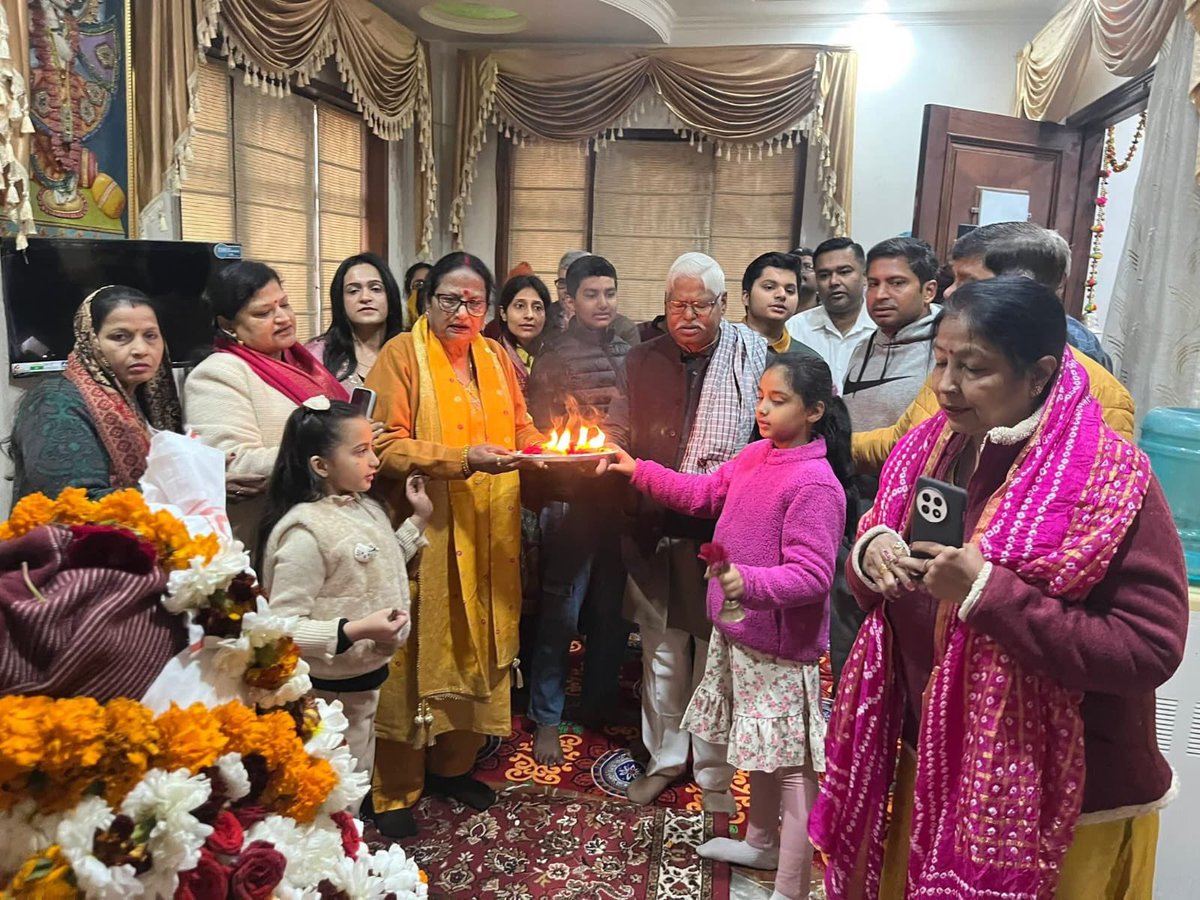 mahabalmishra's tweet photo. गुरुर्ब्रह्मा गुरुर्विष्णु: गुरुर्देवो महेश्वर:,
गुरुः साक्षात् परं ब्रह्म तस्मै श्री गुरवे नम:

आप सभी को गुरु पूर्णिमा की ढेर सारी बधाई शुभकामनाएं। https://t.co/1gHtxjb2fe