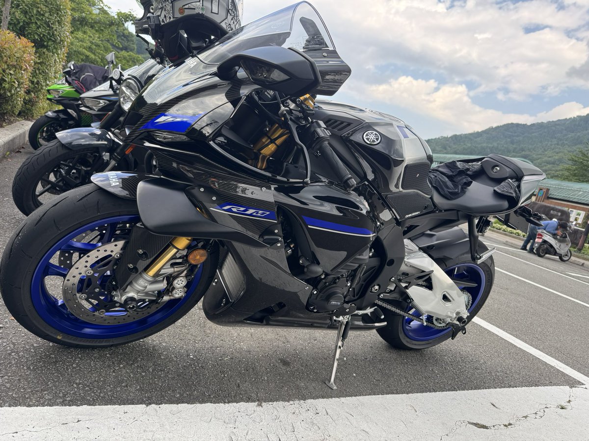 FreedomFox9's tweet photo. yzf-R1Mの初回点検。
どうしでアイス。 https://t.co/DHEnnwvoKX