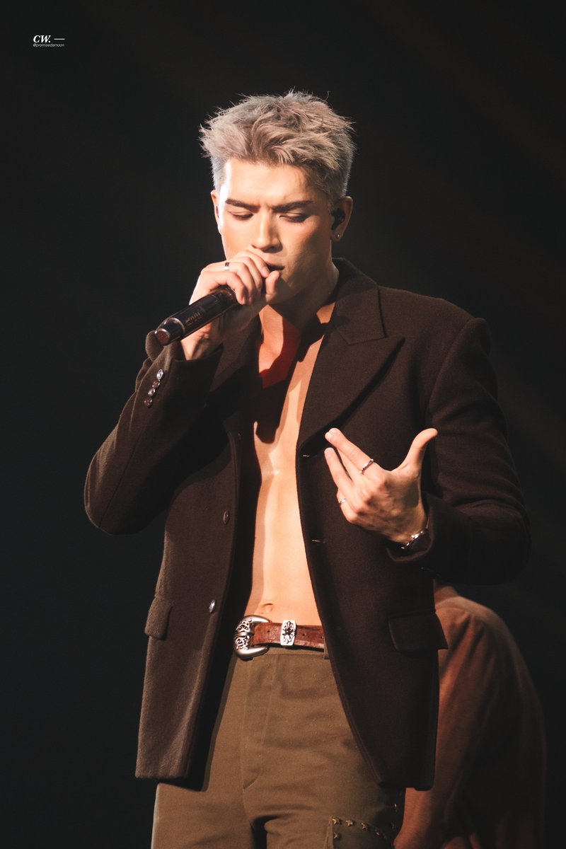 promisedamoon's tweet photo. I got million reasons 
to fall for you 🤍

#JossWayar @Josswayar 
#JossGawinConcert https://t.co/G4xFQhCqTi