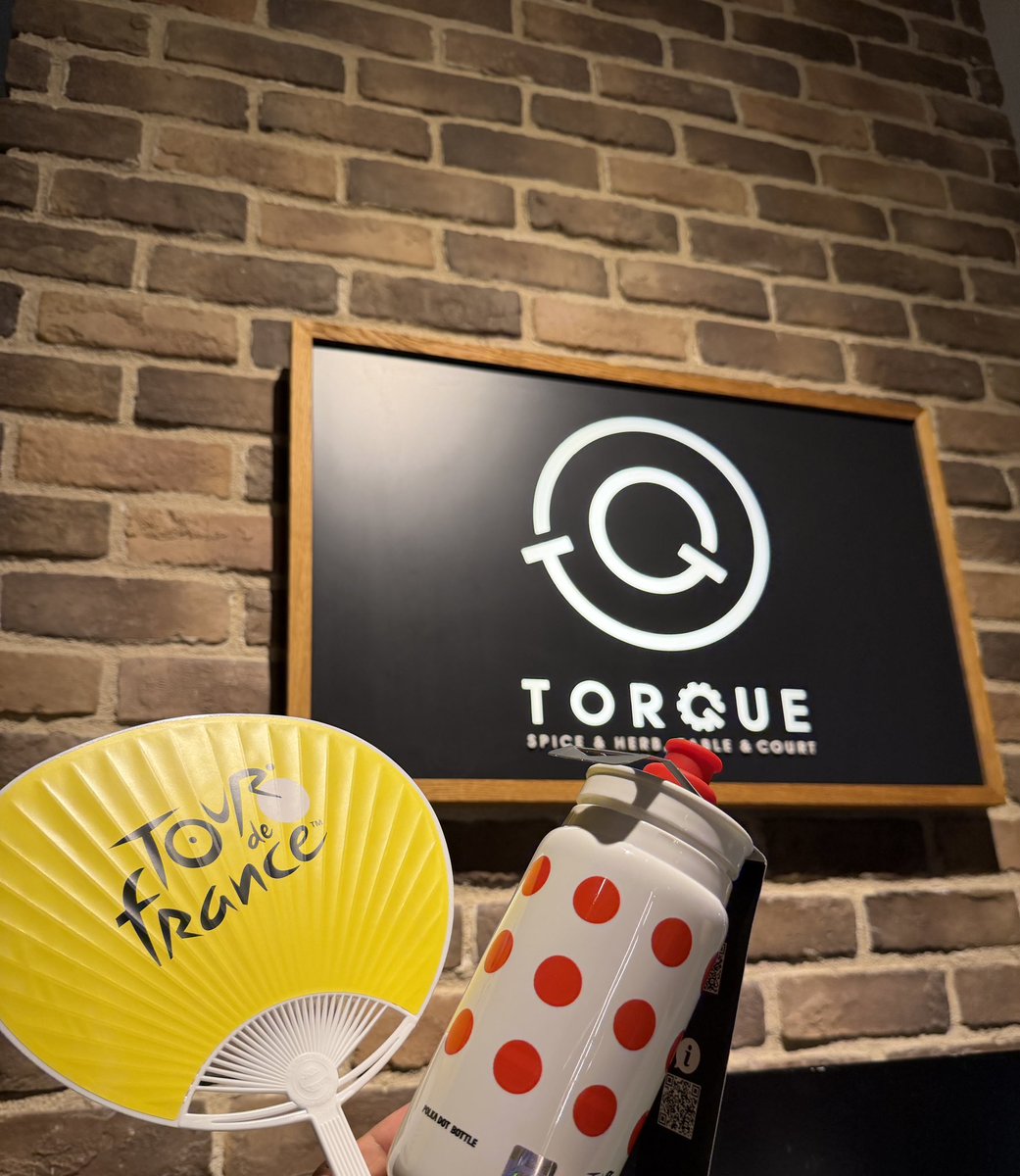 fur_faraway's tweet photo. 運良く営業所に行く用事ができたのでこっそりTDFカフェへ
小俣さん萩原さんと話したな、推しも来ていたな、母との最期のお出かけで寄ったな、とかけがえのない思い出が溢れている場所がなくなるのは寂しいけど、最後に来れて良かった
#TDF2026 https://t.co/rbQdJs67xV