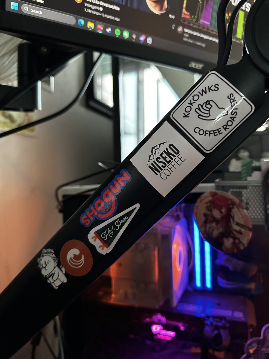 sleeplsLIVE's tweet photo. i do a thing where i collect stickers from my fave coffee shops and roasters and stick them on my mic arm as memorabilia ehehe https://t.co/vKOAX31zqF