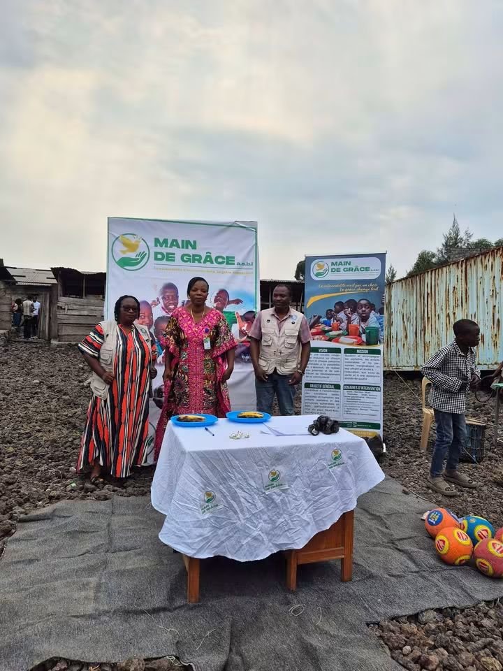 fomubisa's tweet photo. FOMUBISA ASBL a pris part au lancement de l’Espace Ami d’Enfant de MAIN DE GRACE à Mugunga Kimashini. Plus de 150 enfants ont participé à cette activité axée sur la protection, les droits de l’enfant et le partage communautaire.

#FOMUBISAASBL #ProtectionEnfant #NordKivu #Goma https://t.co/1E1fQISeno