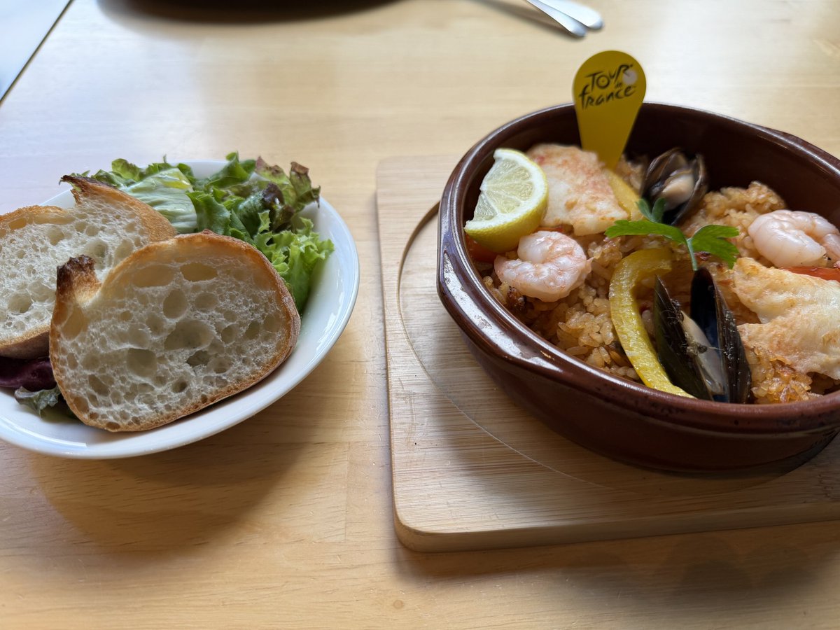 fur_faraway's tweet photo. パエリアはバカウマだったが、ポテトはサイドメニューとして1人で食べる量じゃなかった笑
お腹ポンポコリンで"ため息"でる😮‍💨笑 https://t.co/FGy6sXQFu5