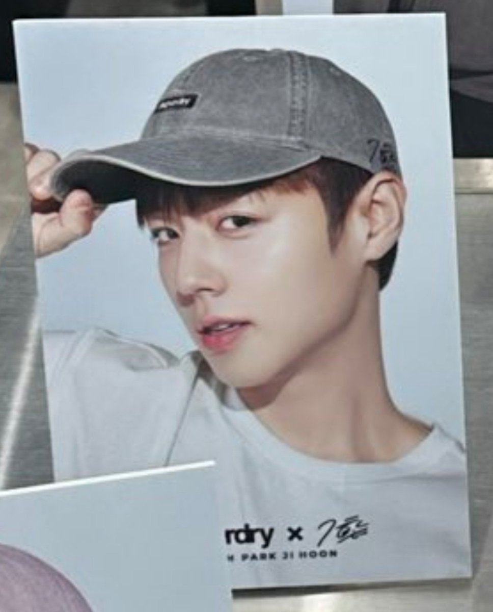 529season's tweet photo. 흰티착장 제발을 제발이라해 아
모자 이거 필승이죠 진짜........미쳤다 https://t.co/7xu1nwjnbc