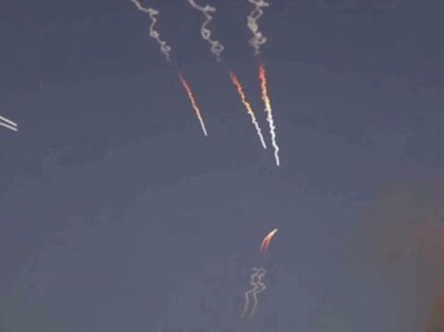 srbija_eu's tweet photo. US and Saudi forces launch attacks on Iran-aligned groups in Iraq in  retaliation for “30 IRGC-directed” drone attacks in the past 30 days,  including on Saudi Arabia’s oil facilities. #usa #iran #iraq https://t.co/ieHhWNq6HG