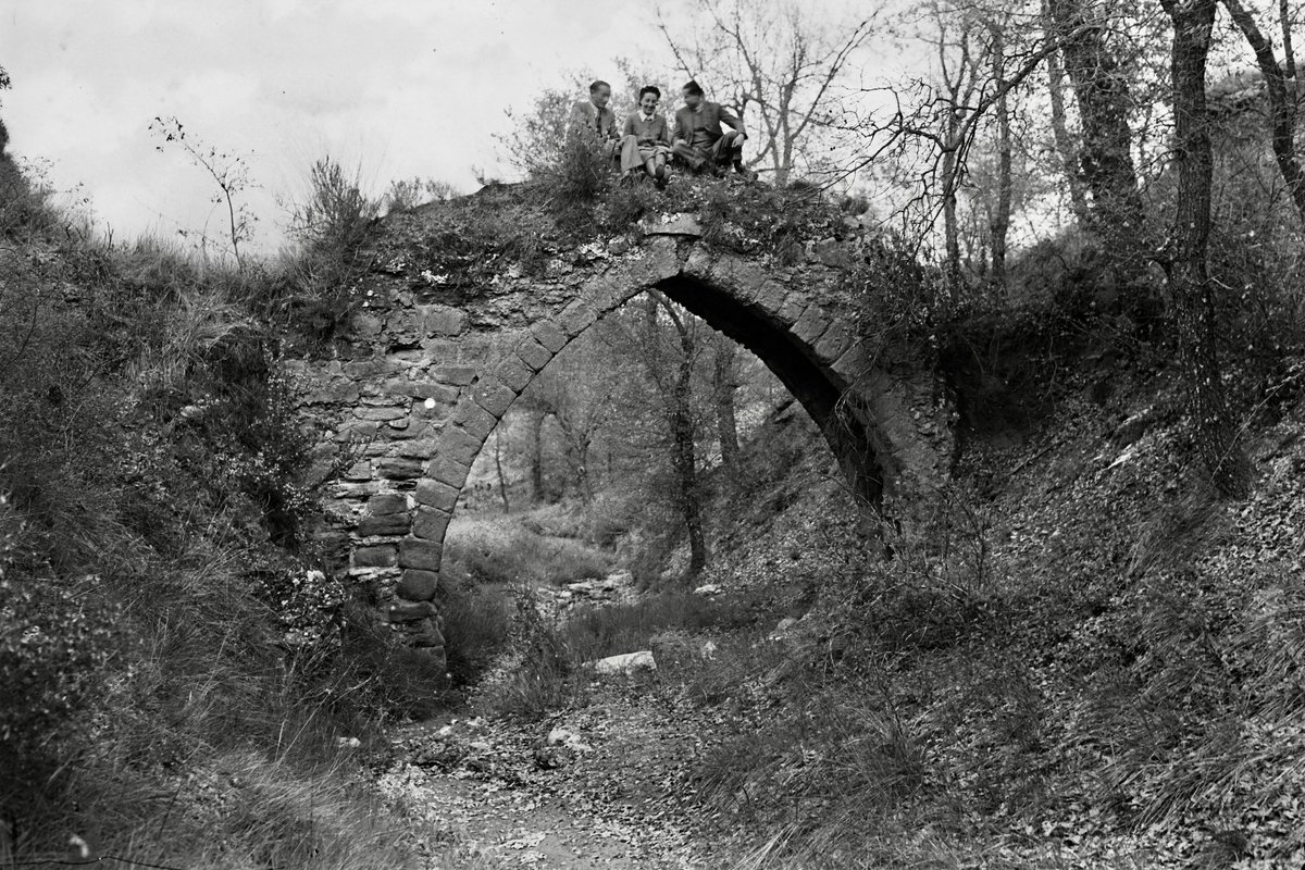 recordantora's tweet photo. Pont del Diable, Vers 1950. 
Autor foto: Isidre Sala Junyent. https://t.co/cksWpdRlrT