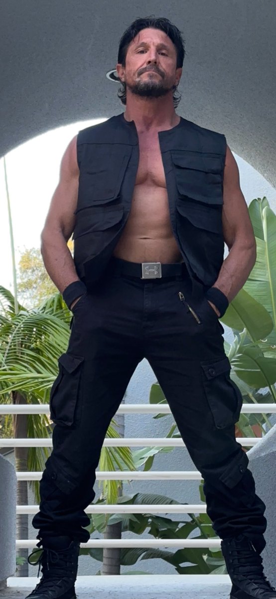 tommygunnxxx's tweet photo. First word that describes this look? https://t.co/EhOYhswXmN