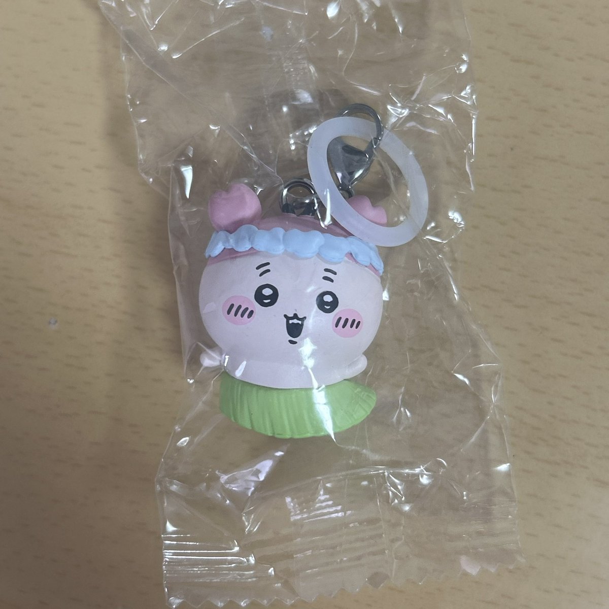 esriang's tweet photo. 【交換】映画 ちいかわ 入場者特典 チャームミニフィギュア

譲) 古本屋(カニちゃん)

求) うさぎ　ちいかわ

大阪手渡しもしくは郵送交換

条件合う方お気軽にご連絡ください✨ https://t.co/5dYYqwC6Io
