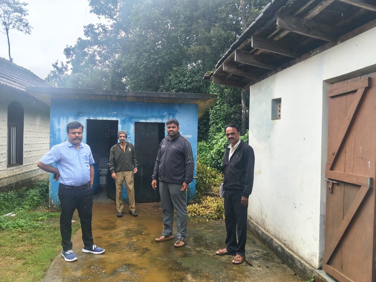 ZP_Kodagu's tweet photo. ಮಡಿಕೇರಿ ತಾllವ್ಯಾಪ್ತಿಯ ಕುಂಜಿಲಾ, ಕಕ್ಕಬ್ಬೆ, ಬಲ್ಲಾಮಾವಟಿ, ಎಮ್ಮೆಮಾಡು ಮತ್ತು ನಾಪೋಕ್ಲು ಗ್ರಾ.ಪಂ.ಗಳ ಸ್ವಚ್ಛ ಭಾರತ್ ಮಿಷನ್ ಯೋಜನೆಯ #ODFPlusModel ಎಂದು ಘೋಷಣೆ ಮಾಡಿರುವ ಗ್ರಾಮಗಳನ್ನು ಪರಿಶೀಲನೆ ನಡೆಸಿದ ಸೊಮವಾರಪೇಟೆ ತಾಲೂಕಿನ ಅಕ್ಷರ ದಾಸೋಹ ಸಹಾಯಕ ನಿರ್ದೇಶಕರು ಮತ್ತು ತಾಲೂಕು ವ್ಯವಸ್ಥಾಪಕರು NRLM
#RDPR #RDWSD #SBMG https://t.co/8JZo5Wb7cn