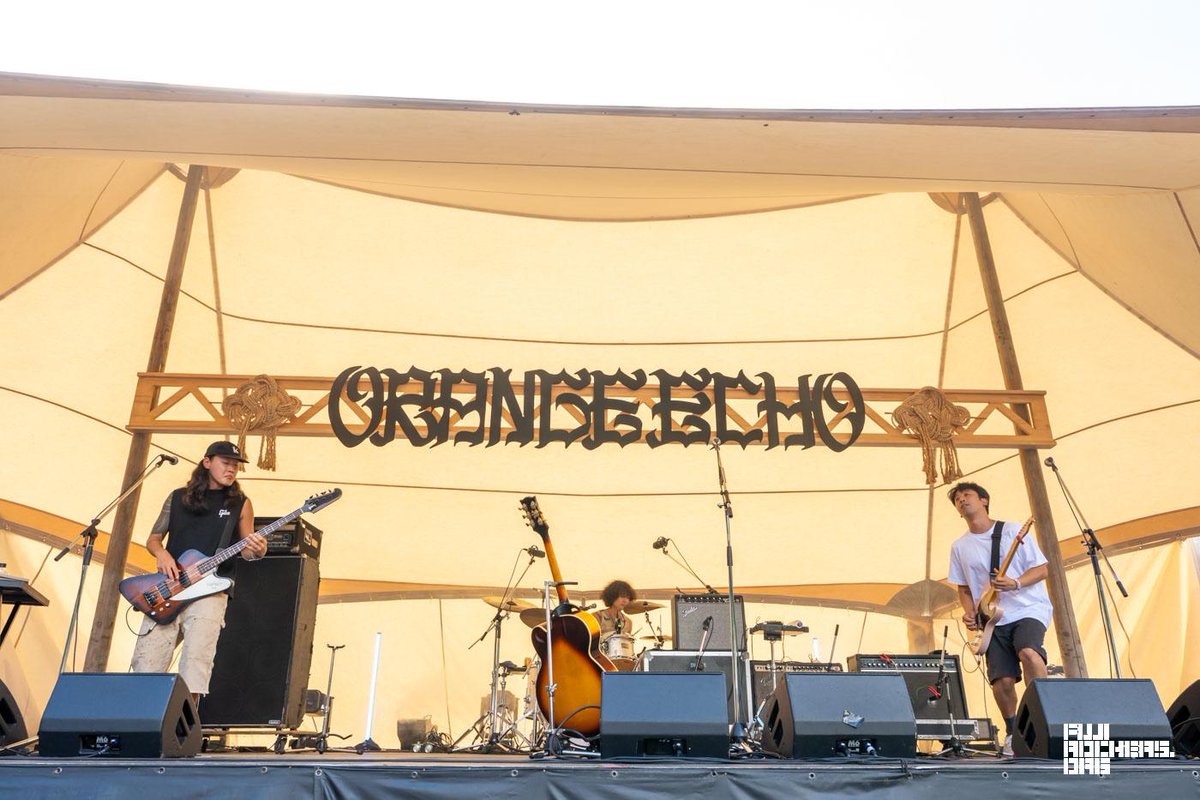fujirockers_org's tweet photo. 【LIVE REPORT】CADEJO

DAY2📍ORANGE ECHO

Photo by 平川啓子
Text by 梶原綾乃

酒の進むライブバンドを見つけてしまった！

ライヴレポートはこちら
https://t.co/0Bf0r6EnHG

#fujirock #フジロック https://t.co/rN6n7MwNsj