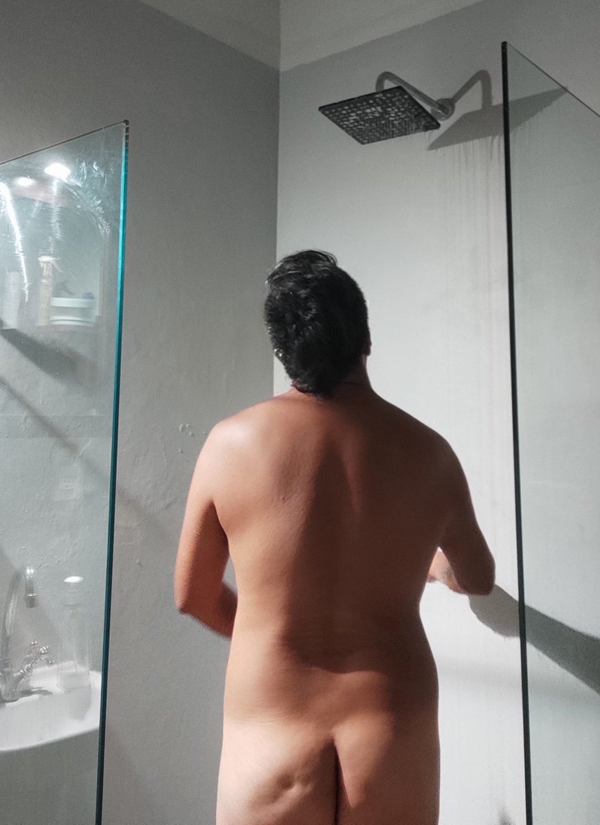reigtoh's tweet photo. Lo que más me gusta de un encuentro, es poder bañarme con mi cómplice. Es uno de los primeros pasos para ponerme cachondo. En algunos casos terminamos cogiendo en la regadera. Te lateria hacerlo conmigo?! #reigtoh #gaymerida #tigrxxx https://t.co/xyfnNUO3WZ