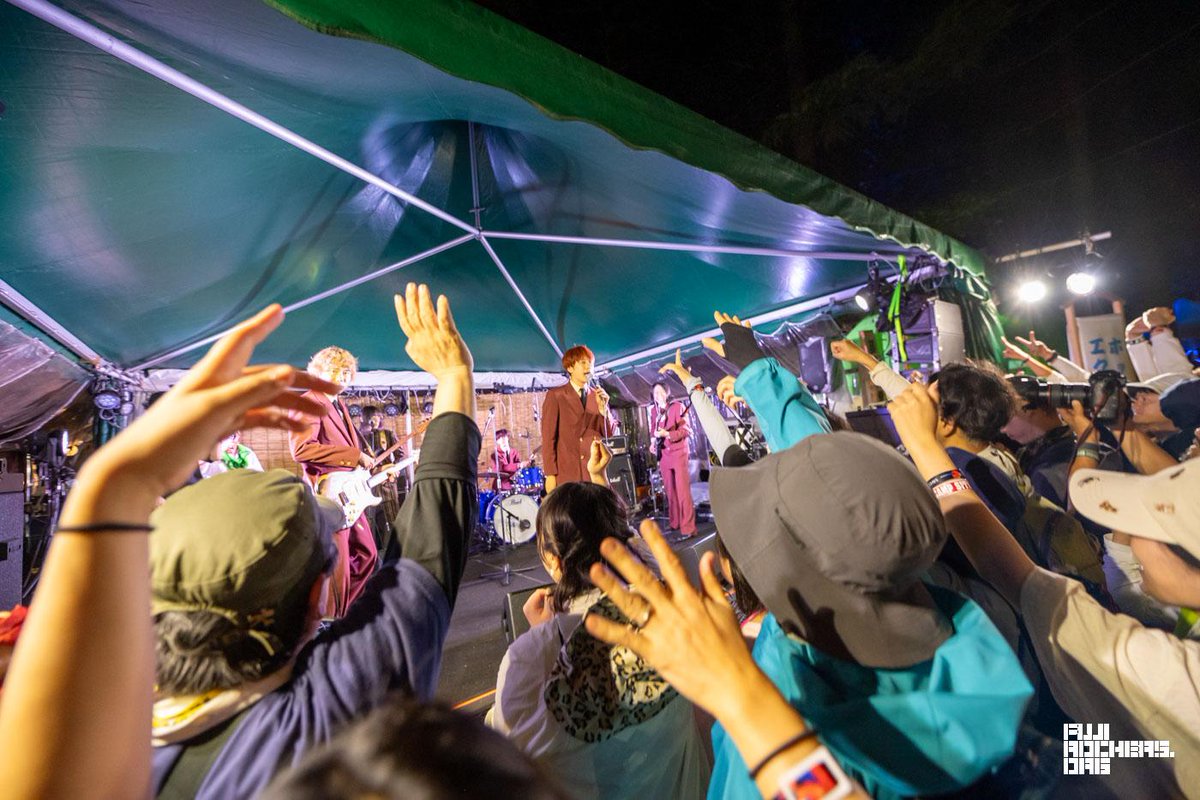 fujirockers_org's tweet photo. 【LIVE REPORT】HOT DOG EXPRESS

DAY2📍NAEBA SHOKUDO

Photo by 平川啓子
Text by nob

最後にはホットドック、召し上がれ！

ライヴレポートはこちら
https://t.co/YzwiwGJBfA

#fujirock #フジロック https://t.co/sWYd253DsY