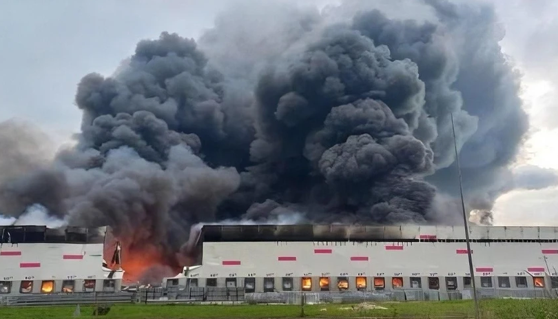 srbija_eu's tweet photo. The Russian city of Ryazan has come under a drone attack, with a  Wildberries logistics centre reportedly among the targets. Wildberries  is Russia's largest online retailer. #news #russia #ukraina #Wildberries #Ryazan https://t.co/hVD2JKWjV6