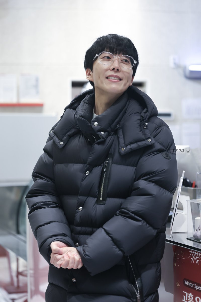 MN___etc's tweet photo. 260115 뮤지컬 어쩌면해피엔딩 밤공 
#김재범 배우님 퇴근길 https://t.co/S30ATulqT6