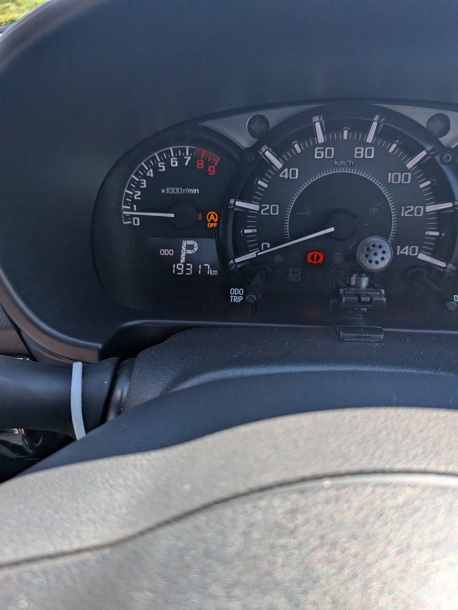 DVLT0013's tweet photo. そういえば納車から2年が経ちました。
まだ2年、もう2年…。
納車の日に貼ったいとと氏のラプ様ステッカーはまだ元気に貼り付いております。
 #コペン https://t.co/urDBZA0AI9