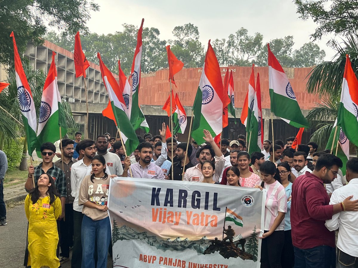 ABVPVoice's tweet photo. On the occasion of Kargil Vijay Diwas, the ABVP Panjab University Unit organized a Tiranga Yatra from the Evening Department to the Student Centre, paying heartfelt tribute to the brave soldiers who made the supreme sacrifice in defence of our nation.

The yatra reflected the spirit of patriotism, unity and unwavering respect for our Armed Forces, inspiring the youth to uphold the ideals of national service and pride.

#KargilVijayDiwas #TirangaYatra #ABVP