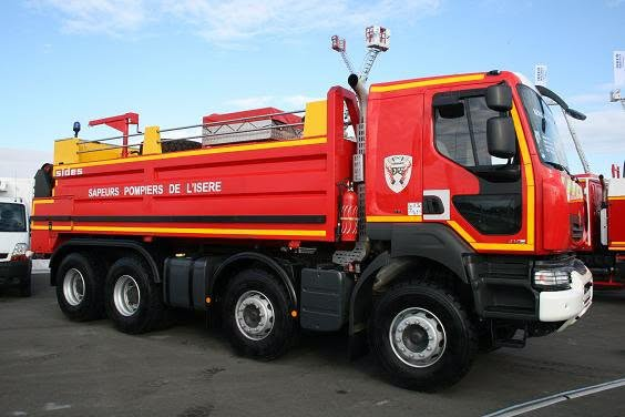 Dosinda961308's tweet photo. Selon des sources internes aux sapeurs pompiers , il manquerait 500 véhicules de lutte contre les feux de forêt en France ....

Si l'on prend une base de 300 000 euros  en moyenne pour un CCF (Camion-Citerne Feux de Forêts) l'ardoise monterait à quelques 150 millions d'euros ...

L'argument gouvernemental est que les caisses sont vides en France mais à y regarder de plus près , 150 millions d'euros c'est un montant qui peut paraître important mais  ça représente quoi une enveloppe budgétaire de 150 millions d'euros ?

Ca représente , 10 % de l'AME , l'Aide Médicale d'Etat
Ca représente , 1.3% des aides économiques et militaires accordées à l'Ukraine...

Ca représente  7.5% du budget de la demande d'asile en France
Ca représente 10% du budget pour l'amélioration de la qualité de l'eau de la Seine pour les JO 2024
C'est à 30 millions près , le prix d'achat de l'Airbus A330 présidentiel ( 180 millions d'euros )
Ca représente 30% du budget annuel de la prise en charge des mineurs isolés étrangers par l'état français
Ca représente 1% du total du budget 2025 de la participation française à l'Aide Publique au Développement dont 70% part en Afrique ....

Ca représente 100% des aides financières d'état accordées aux syndicats ( 150 millions d'euros en 2025 ) , aides prélevées sur les salaires des français , 0.0016%
Ca représente 1.6% du budget total des JO de Paris 2024

Ca représente 8.3% du budget total de la prise en charge des 130 000 OQTF en France , 1.8 milliards par an soit 13 800 euros par OQTF...

Ca représente 15% du coût total des sinistres déclarés à la suite des émeutes de Juin 2023 à la suite de la mort du délinquant Nahel ....

De l'argent , quand on veut , on en trouve ...
Honte à ce gouvernement de corrompus qui préfèrent aider la terre entière ; plutôt que d'équiper ceux qui défendent nos forêts , nos maisons , nos entreprises ... notre pays .....
Soutien fraternel à nos héros !

La libre pensée patriote