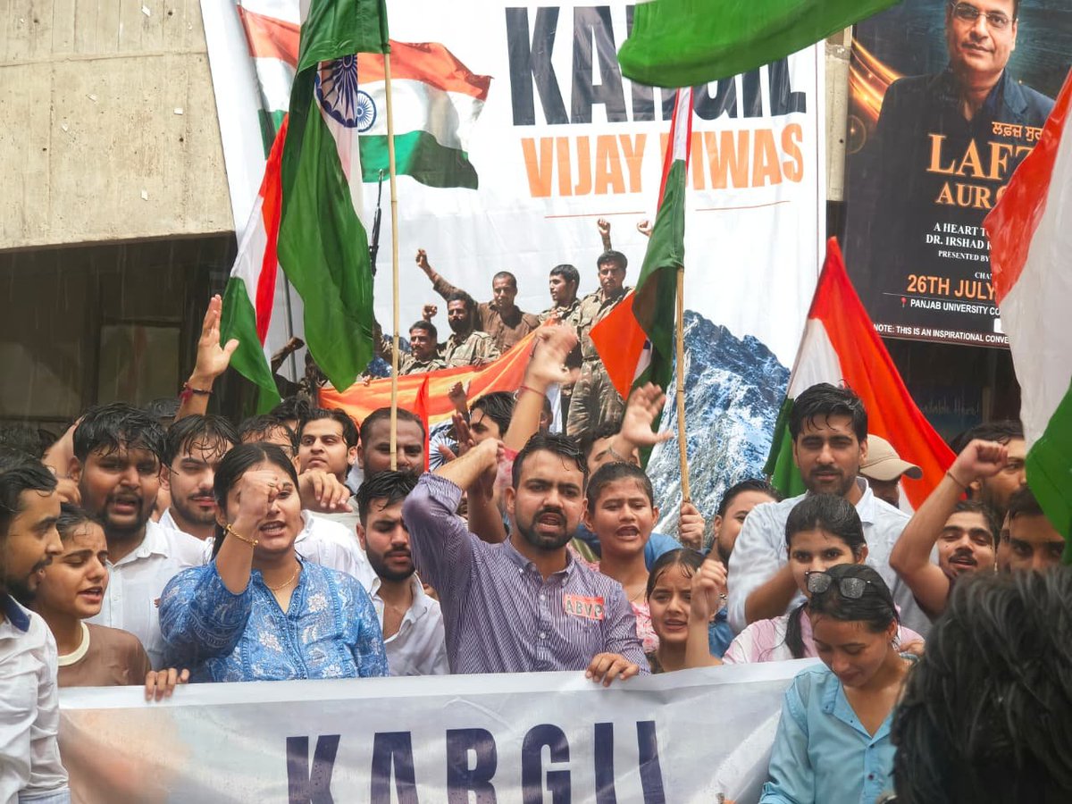 ABVPVoice's tweet photo. On the occasion of Kargil Vijay Diwas, the ABVP Panjab University Unit organized a Tiranga Yatra from the Evening Department to the Student Centre, paying heartfelt tribute to the brave soldiers who made the supreme sacrifice in defence of our nation.

The yatra reflected the spirit of patriotism, unity and unwavering respect for our Armed Forces, inspiring the youth to uphold the ideals of national service and pride.

#KargilVijayDiwas #TirangaYatra #ABVP