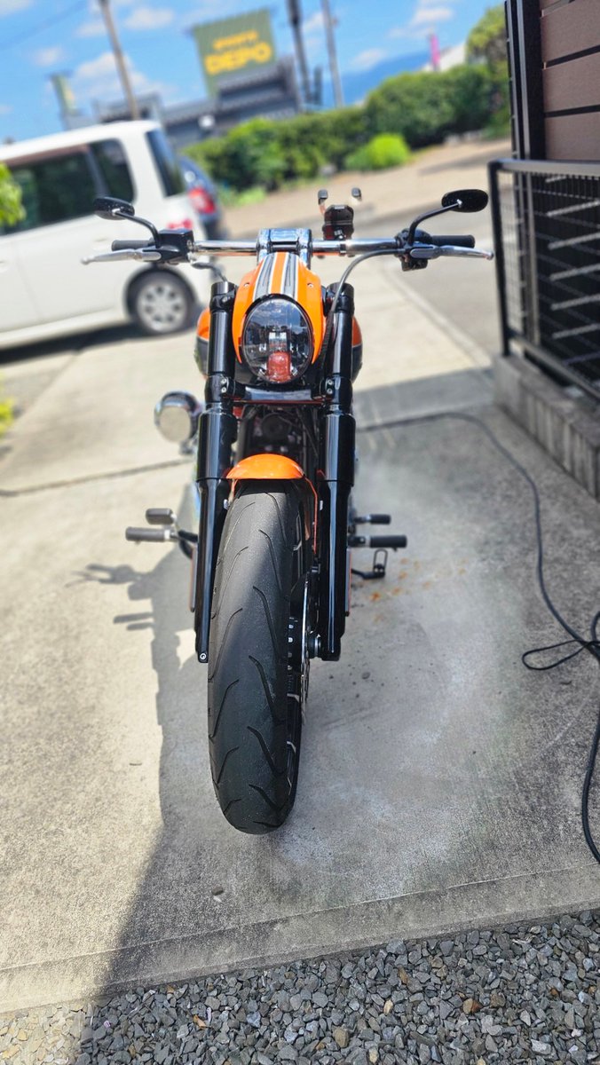 SuKe_NeKo_G's tweet photo. サンダーバイクのカウル塗装終わって取り付け！夏やいっぱい走ろう
#バイク好きとつながりたい 
#ハーレー
#FXBR117
#ブレイクアウト https://t.co/4lXvKxG8Hq