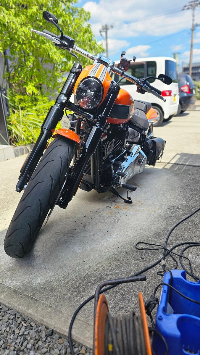 SuKe_NeKo_G's tweet photo. サンダーバイクのカウル塗装終わって取り付け！夏やいっぱい走ろう
#バイク好きとつながりたい 
#ハーレー
#FXBR117
#ブレイクアウト https://t.co/4lXvKxG8Hq