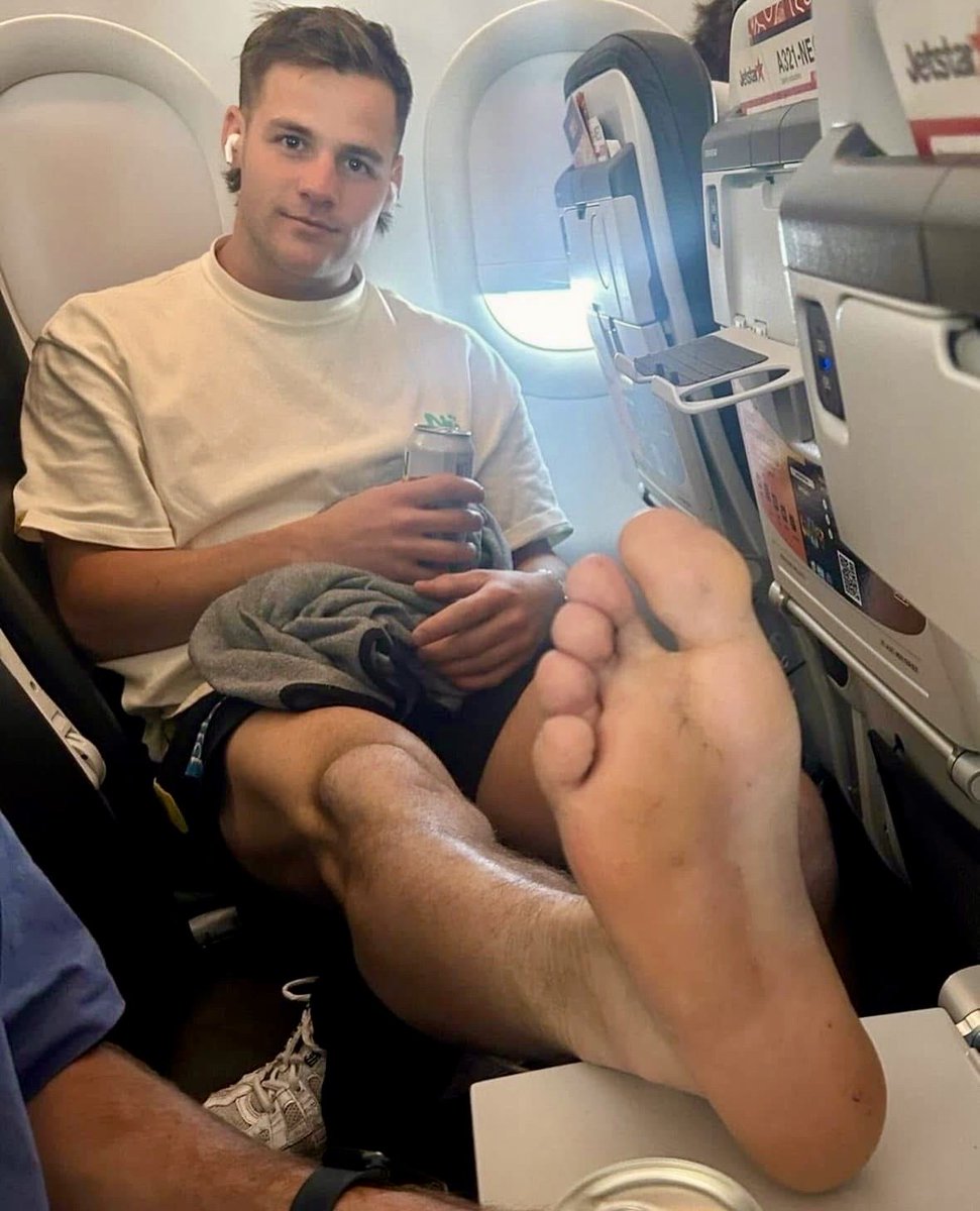 MaleFeetHub's tweet photo. When your friend takes off his shoes mid flight https://t.co/yaliMXx6q9