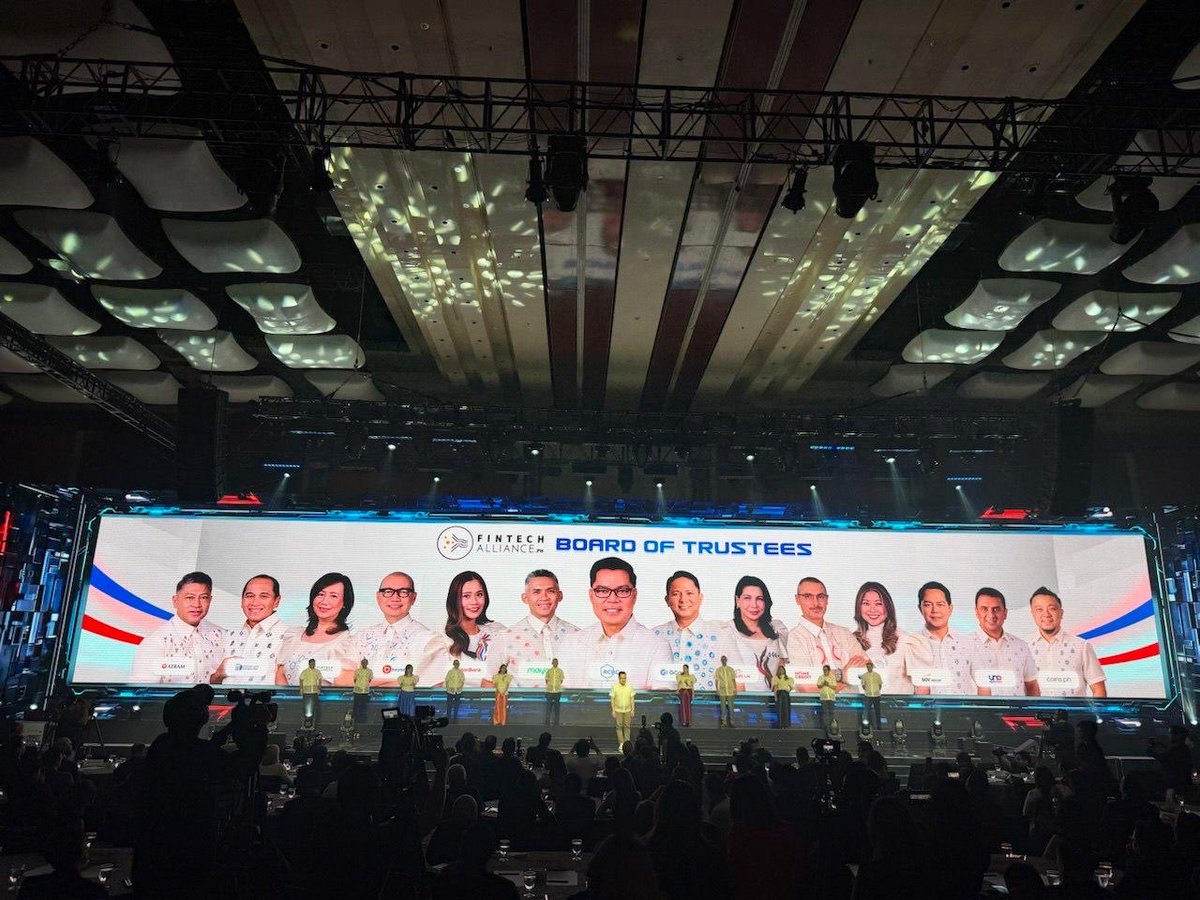 thedaoofwei's tweet photo. Representing @coinsph at the #ASEANTechSummit with the @FinTechAllPH https://t.co/yNpAoT60sl