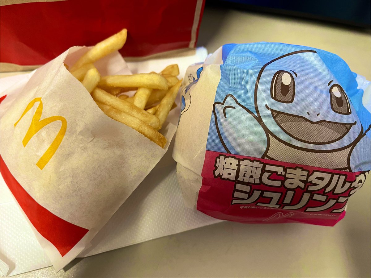 steelghostfly's tweet photo. マクドとポケモンコラボ、美味しくいただきました🐢🩵
今日はあんまり食欲なくて珍しくポテトSサイズ🤣いつもはLでも大歓迎なぐらい食いしん坊なのに笑
ごまソース合うねー🦐✨

他のバーガーも気になる🤔💭 https://t.co/xxRE2Xkv6L
