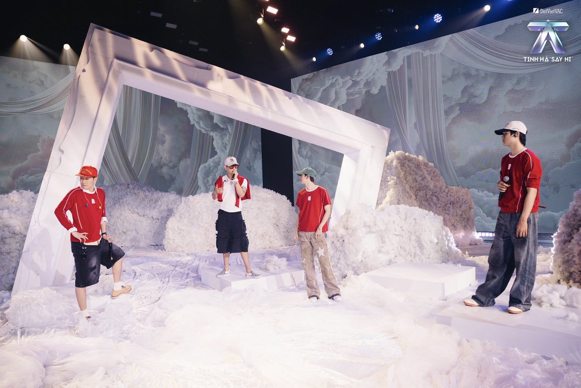 _CONG_twt's tweet photo. Fun rehearsal hours before showtime 😍
#CONGB #콩비 #TinhHaSayHi https://t.co/YPGS1vgmuZ