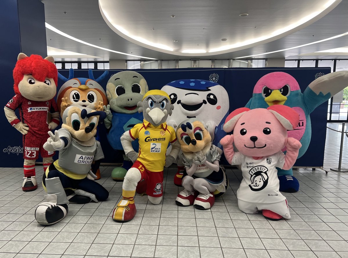 aviekun_AvispaF's tweet photo. 苦しい時こそ、九州はひとつ
福岡からもずっと想ってます
これからも変わらず、ずっと繋がっています

（写真には写ってないけどゆないくーももちろん心はひとつばい！） https://t.co/CzTcbrhoUb