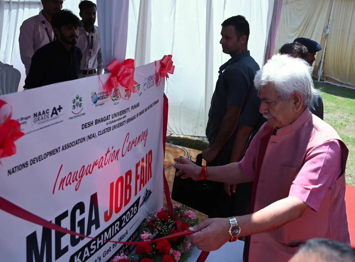 DarKoshal's tweet photo. Over 50 leading companies under one roof created a platform where talent met opportunity.✨Initiatives like the #MegaJobFair are strengthening industry connections and opening new career pathways for #JammuandKashmir's youth.
#MegaJobFair #Employment #SkillIndia @RDXThinksThat https://t.co/7KeTNaTD3i