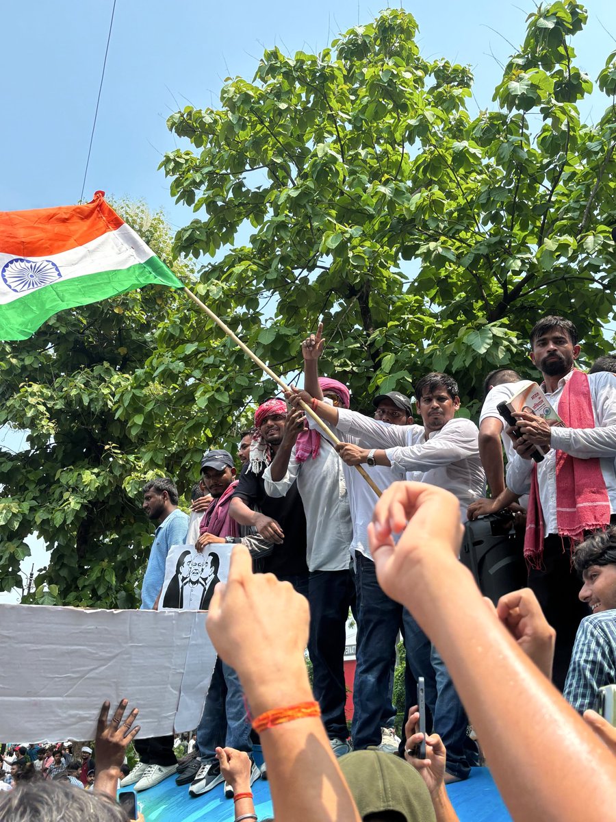 RajatsinghAU's tweet photo. आप छात्रों के लिए निःस्वार्थ भाव से लड़े, 
छात्र आपको राजा बनाकर रखेंगे !!

इंकलाब ज़िंदाबाद 

3 अगस्त को ट्विटर अभियान में सभी साथी सक्रिय भागीदारी बनाए 
शिक्षामंत्री का इस्तीफ़ा या तो 1.26 लाख पदों भर्ती https://t.co/n1METCqFGg