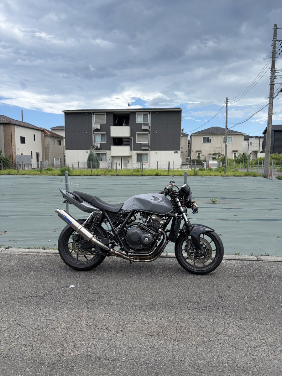 cb400sfffff's tweet photo. バイク屋まで押していく途中にコンビニに止めて休憩してたらどこで(地元)ナンバー外して走り回ってんのだって🥺🥺🥺🥺こわいよ🥺🥺🥺🥺
徒歩ライダーにつき釈放🙃🙃 https://t.co/Bi9z0MtpiN