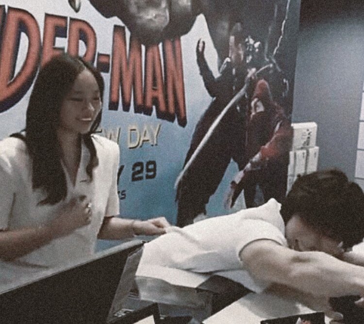 riecynth07's tweet photo. not only joaqs being protective but also lelang.
simple gesture but you'll see she's also caring

i remember lelang said "ako rin, act of service" https://t.co/r7uraPWZlL