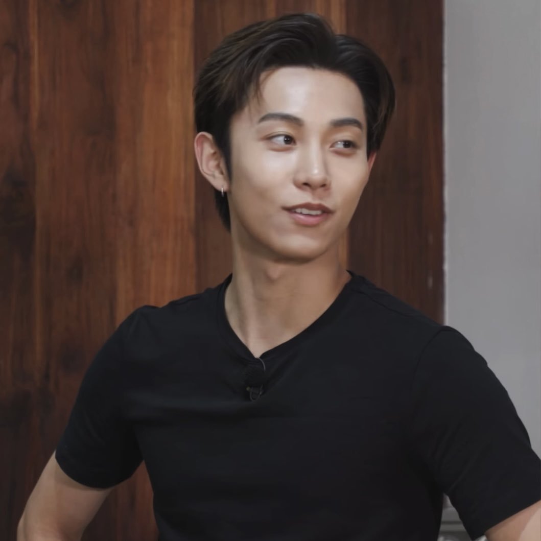 luidubaicookie's tweet photo. When lu anak pertama + independen, tapi semesta ngirim sosok cowok yang nggak pernah mau ngebiarin lu ngelakuin semuanya sendirian. Pokoknya, dia harus ikut terlibat dalam setiap hal di hidup lu. https://t.co/2w8zi0pzbE