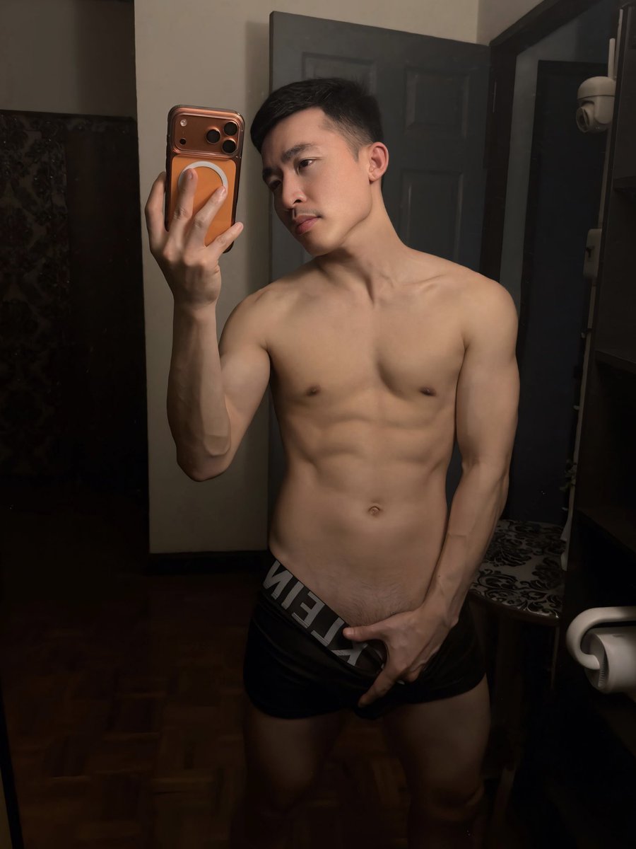 Bank_zaa69's tweet photo. อย่าซูมนะครับ ❌ https://t.co/zafpaijbeQ