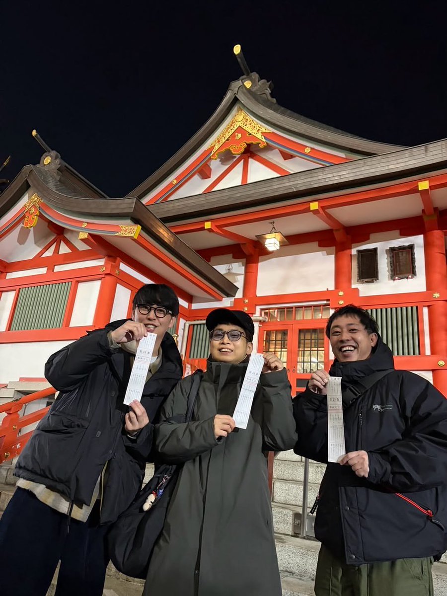 saraba_mori6cfm's tweet photo. 今年も森屋B初詣完了。

初詣終わりに遊玄亭でたらふく焼肉食うて金払い終わったバイクさんが「こんだけ食うてこの値段やろ？お前の誕生日の時に寿司ちょこっと食っただけやのに同じ値段してん。てことはあの寿司屋やっぱ高いわ」っていう新年一発目に去年の夏 https://t.co/znbggxaobV
