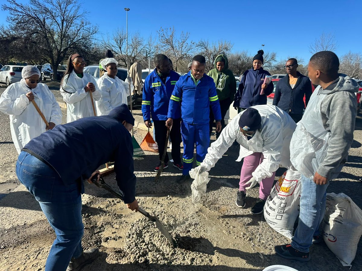 Universitas_AH's tweet photo. On Friday, 24 July 2026, staff at Universitas Academic Hospital (UAH) dedicated their 67 Minutes for Mandela Day to making a meaningful difference within our hospital environment.

#UAH
#MandelaDay https://t.co/TCsC8rROov