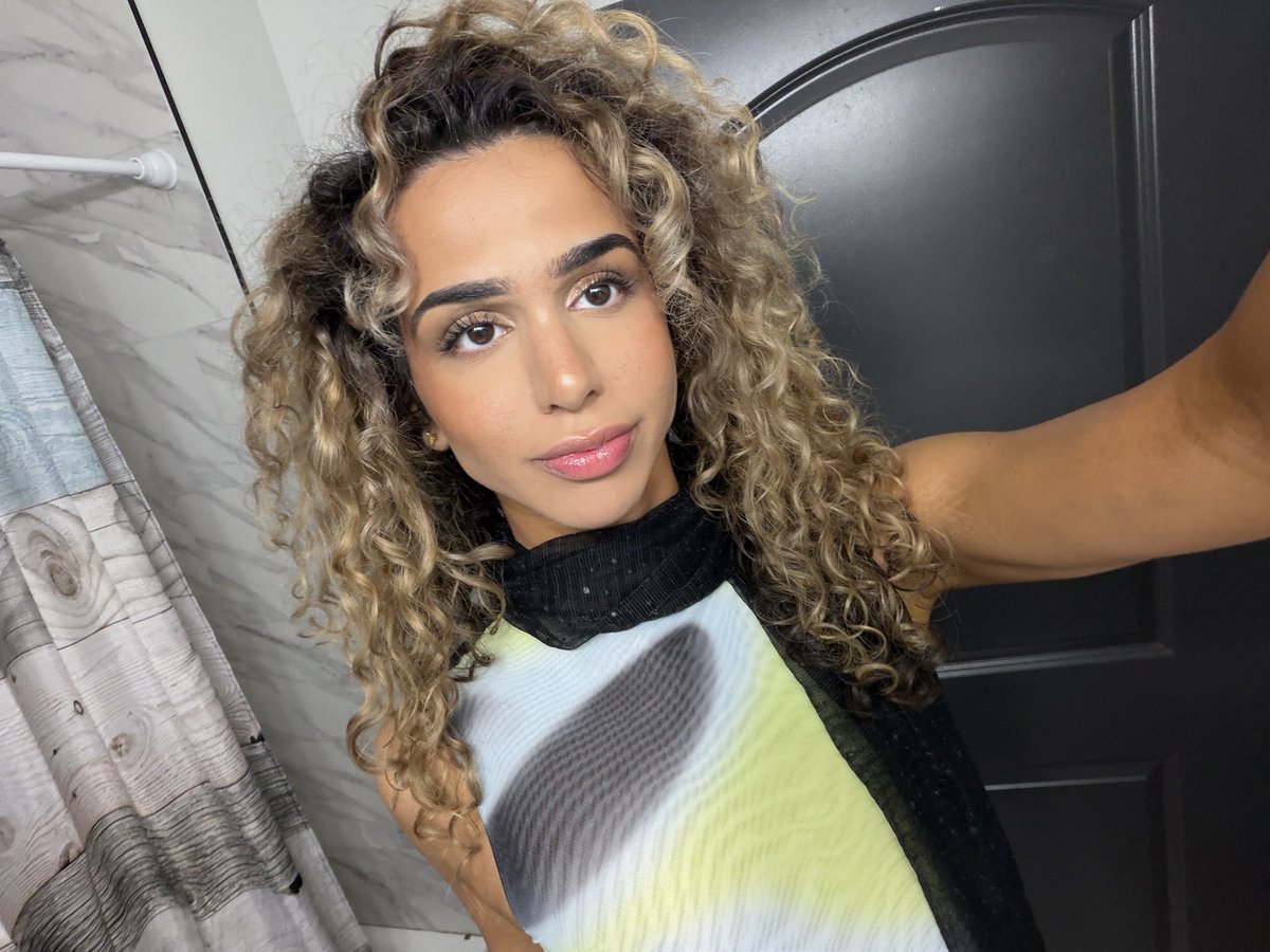 curlyhairedmoe's tweet photo. would you take me out on a date? 
#ladyboy #fem #trans #femboy
#gay #mtf #pride #sissy https://t.co/aAiap0rSyQ