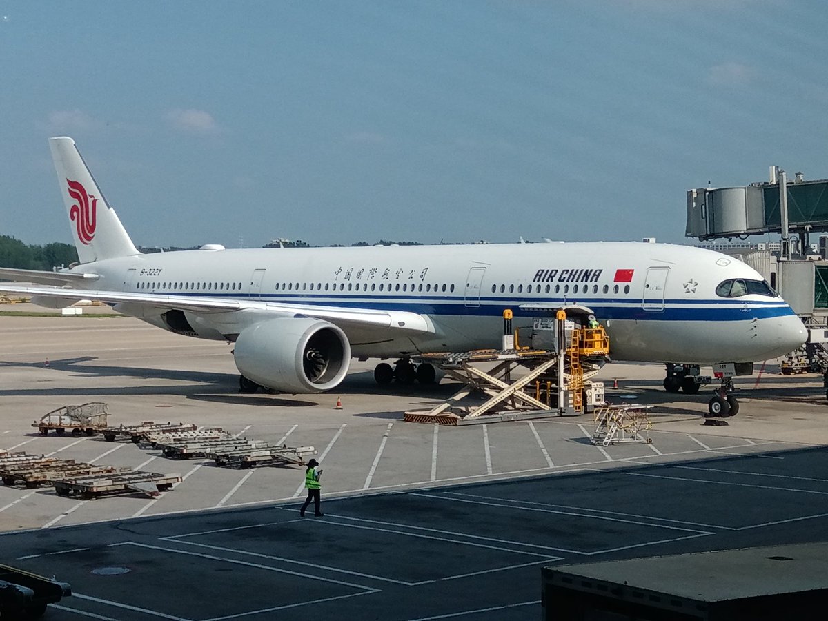 starcloud_25's tweet photo. 解封回来喽
中国国际航空公司Air China A350-941 B-322Y p1来自PEK机场 p2来自ARN机场 https://t.co/Q07DlxwSeA