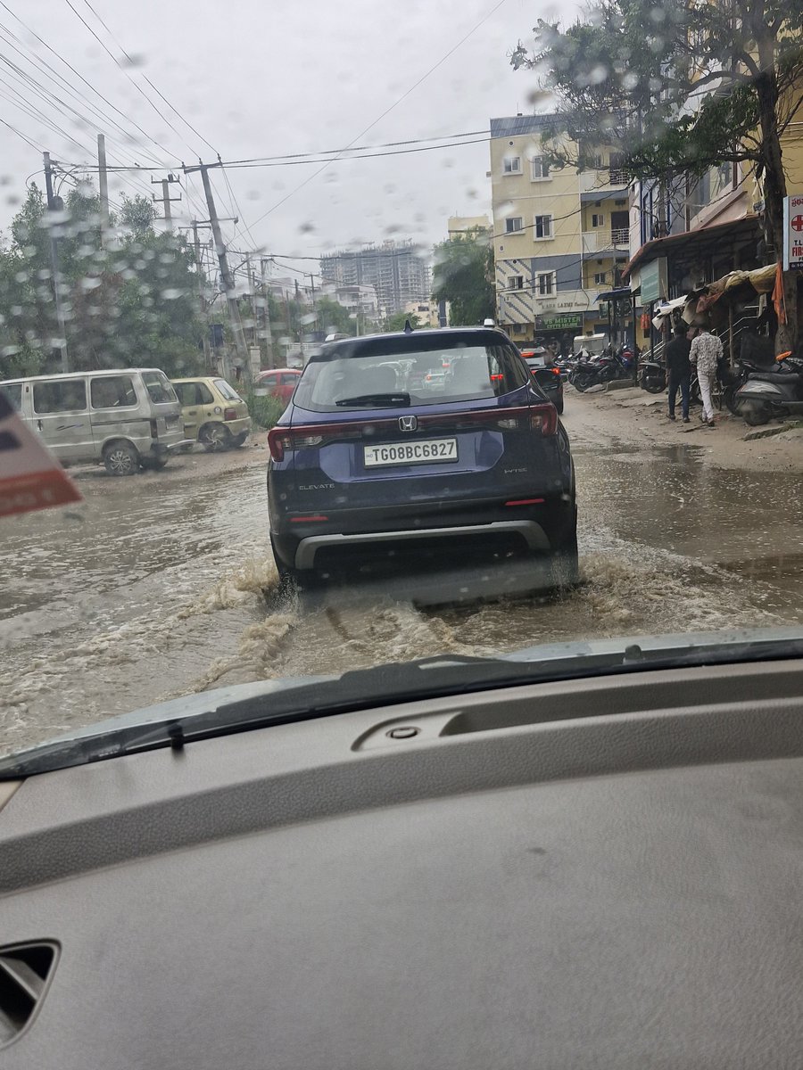 Praful_0666's tweet photo. @CMC_Offcl @CYBTRAFFIC @CMC_Offcl @CYBTRAFFIC @MC_Cyberabad @Comm_HYDRAA @GummallaSrijana tagging pictures for reference

Please make it as soon as possible
Take this an humble request https://t.co/G6LjpJM6TK